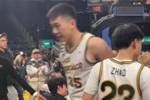 小吧探班：王俊杰受困犯规5中2拿5分2板 赵维伦最后才出场得到1分