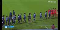 互相致敬!日本U17球员领取冠军奖牌,国少球员也列队送上掌声