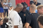 美媒:奥拉迪波在NBA夏联试训 结束后激动落泪&与球探逐一握手